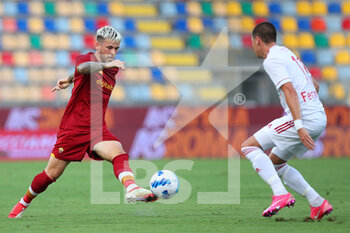 2021-07-25 - Carles Perez of Roma (L) vies for the ball with Janos Ferenczi of Debrecen (R) during the Friendly Pre-Season football match between AS Roma and Debrecen on July 25, 2021 at Stadio Benito Stirpe in Frosinone, Italy - Photo Federico Proietti / DPPI - FRIENDLY PRE-SEASON - AS ROMA AND DEBRECEN - FRIENDLY MATCH - SOCCER