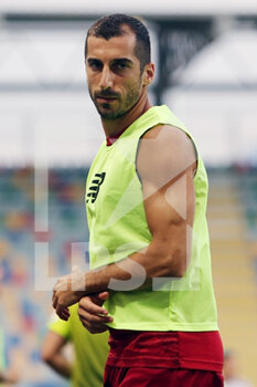 2021-07-25 - Henrik Mkhitaryan of Roma warming up during the Friendly Pre-Season football match between AS Roma and Debrecen on July 25, 2021 at Stadio Benito Stirpe in Frosinone, Italy - Photo Federico Proietti / DPPI - FRIENDLY PRE-SEASON - AS ROMA AND DEBRECEN - FRIENDLY MATCH - SOCCER