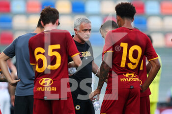 2021-07-25 - Jose' Mourinho head coach of Roma talks to his players during the Friendly Pre-Season football match between AS Roma and Debrecen on July 25, 2021 at Stadio Benito Stirpe in Frosinone, Italy - Photo Federico Proietti / DPPI - FRIENDLY PRE-SEASON - AS ROMA AND DEBRECEN - FRIENDLY MATCH - SOCCER