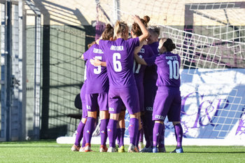 2018-12-08 - Le giocatrici della Fiorentina festeggiano dopo il gol di Ilaria Mauro - FLORENTIA VS FIORENTINA WOMEN'S - WOMEN ITALIAN CUP - SOCCER