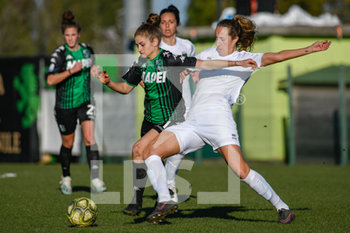 2020-02-07 - Valeria Monterubbiano (S) protegge palla dall'attacco di Emma Lipman (FL) - FLORENTIA S. GIMIGNANO VS SASSUOLO  - WOMEN ITALIAN CUP - SOCCER