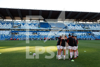 2021-05-30 - AC Milan players warming up before the match - FINALE - MILAN VS ROMA - WOMEN ITALIAN CUP - SOCCER