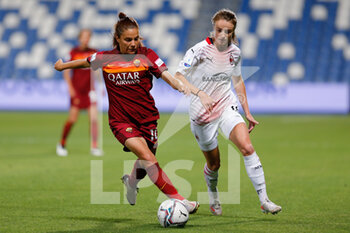 2021-05-30 - Rachele Baldi (AS Roma) in action with Christy Grimshaw (AC Milan) behind her - FINALE - MILAN VS ROMA - WOMEN ITALIAN CUP - SOCCER