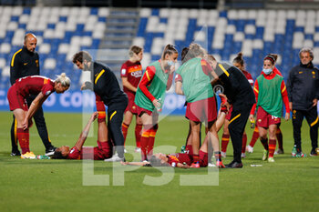 2021-05-30 - AS Roma players on the ground cramping due to the match fatigue - FINALE - MILAN VS ROMA - WOMEN ITALIAN CUP - SOCCER