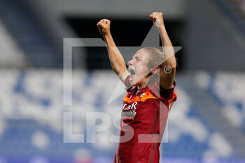 2021-05-30 - Manuela Giugliano (AS Roma) celebrating the victory of the final - FINALE - MILAN VS ROMA - WOMEN ITALIAN CUP - SOCCER