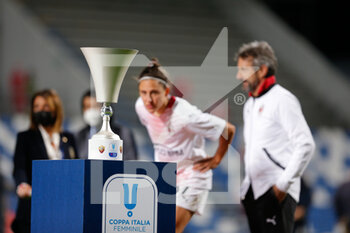 2021-05-30 - Veronica Boquete (AC Milan) looking the Coppa Italia cup - FINALE - MILAN VS ROMA - WOMEN ITALIAN CUP - SOCCER