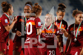 2021-05-30 - Giada Greggi (AS Roma) and Manuela Giugliano (AS Roma) celebrating the victory of the final - FINALE - MILAN VS ROMA - WOMEN ITALIAN CUP - SOCCER