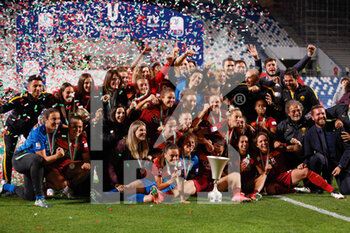 2021-05-30 - AS Roma players celebrate after winning the Coppa Italia - FINALE - MILAN VS ROMA - WOMEN ITALIAN CUP - SOCCER