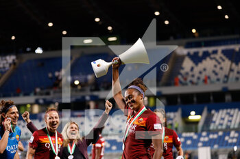 2021-05-30 - Allyson Swaby (AS Roma) celebrates after winning the Coppa Italia - FINALE - MILAN VS ROMA - WOMEN ITALIAN CUP - SOCCER