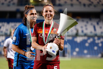 2021-05-30 - Vanessa Bernauer (AS Roma) and Rachele Baldi (AS Roma) celebrate after winning the Coppa Italia - FINALE - MILAN VS ROMA - WOMEN ITALIAN CUP - SOCCER