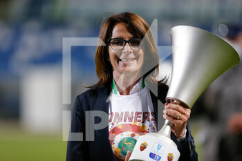 2021-05-30 - Elisabetta Bavagnoli (AS Roma) celebrates after winning the Coppa Italia - FINALE - MILAN VS ROMA - WOMEN ITALIAN CUP - SOCCER