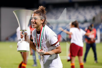 2021-05-30 - Elisa Bartoli (AS Roma) with the Coppa Italia trophy after the victory - FINALE - MILAN VS ROMA - WOMEN ITALIAN CUP - SOCCER