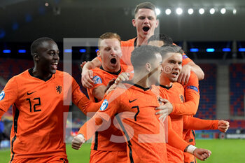 2021-03-27 - Justin Kluivert of The Netherlands U21 celebrates his goal with teammates during the 2021 UEFA Under 21 Euro Championship, Group A football match between Germany U21 and Netherlands U21 on March 27, 2021 at Mol Arena Sosto in Szekesfehervar, Hungary - Photo Gerrit van Keulen / Orange Pictures / DPPI - 2021 UEFA UNDER 21 EURO CHAMPIONSHIP, GROUP A - GERMANY U21 VS NETHERLANDS U21 - UEFA EUROPEAN - SOCCER