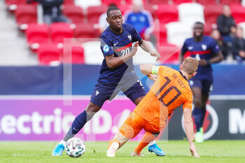 2021-05-31 - Boubakary Soumare of France U21 battles for possession with Dani de Wit of Netherlands U21 during the 2021 UEFA European Under-21 Championship, Quarter-Finals football match between Netherlands U21 and France U21 on May 31, 2021 at Boszik Arena in Budapest, Hungary - Photo Istvan Derencsenyi / Orange Pictures / DPPI - 2021 UEFA EUROPEAN UNDER-21 CHAMPIONSHIP, QUARTER-FINALS - NETHERLANDS U21 VS FRANCE U21 - UEFA EUROPEAN - SOCCER