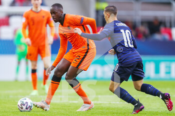2021-05-31 - Jordan Teze of Netherlands U21 and Maxence Caqueret of France U21 during the 2021 UEFA European Under-21 Championship, Quarter-Finals football match between Netherlands U21 and France U21 on May 31, 2021 at Boszik Arena in Budapest, Hungary - Photo Istvan Derencsenyi / Orange Pictures / DPPI - 2021 UEFA EUROPEAN UNDER-21 CHAMPIONSHIP, QUARTER-FINALS - NETHERLANDS U21 VS FRANCE U21 - UEFA EUROPEAN - SOCCER