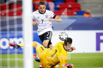 2021-06-03 - Florian Wirtz of Germany U21 has an attempt on goal saved by Justin Bijlow of the Netherlands U21 during the 2021 UEFA European Under-21 Championship, Semi-Finals football match between Netherlands and Germany on June 3, 2021 at MOL Arena Sosto in Szekesfehervar, Hungary - Photo Istvan Derencsenyi / Orange Pictures / DPPI - 2021 UEFA EUROPEAN UNDER-21 CHAMPIONSHIP, SEMI-FINALS FOOTBALL MATCH BETWEEN NETHERLANDS AND GERMANY - UEFA EUROPEAN - SOCCER