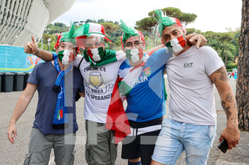 2021-06-11 - Fans of Italy before the UEFA Euro 2020, Group A, football match between Turkey and Italy on June 11, 2021 at Stadio Olimpico in Rome, Italy - Photo Orange Pictures / DPPI - UEFA EURO 2020, GROUP A, FOOTBALL MATCH - TURKEY VS ITALY - UEFA EUROPEAN - SOCCER