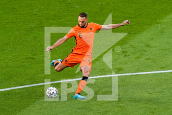 2021-06-14 - Stefan de Vrij of the Netherlands during the UEFA Euro 2020, Group C football match between Netherlands and Ukraine on June 13, 2021 at the Johan Cruijff ArenA in Amsterdam, Netherlands - Photo Andre Weening / Orange Pictures / DPPI - UEFA EURO 2020, GROUP C FOOTBALL - NETHERLANDS VS UKRAINE - UEFA EUROPEAN - SOCCER