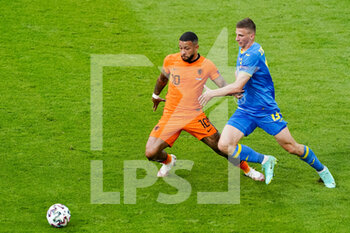 2021-06-14 - Memphis Depay of the Netherlands and Illia Zabarnyi of Ukraine during the UEFA Euro 2020, Group C football match between Netherlands and Ukraine on June 13, 2021 at the Johan Cruijff ArenA in Amsterdam, Netherlands - Photo Andre Weening / Orange Pictures / DPPI - UEFA EURO 2020, GROUP C FOOTBALL - NETHERLANDS VS UKRAINE - UEFA EUROPEAN - SOCCER