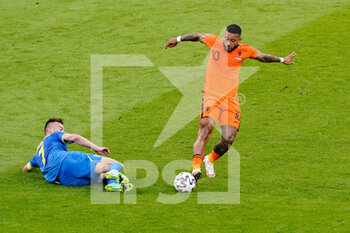 2021-06-14 - Andriy Yarmolenko of Ukraine and Memphis Depay of the Netherlands during the UEFA Euro 2020, Group C football match between Netherlands and Ukraine on June 13, 2021 at the Johan Cruijff ArenA in Amsterdam, Netherlands - Photo Andre Weening / Orange Pictures / DPPI - UEFA EURO 2020, GROUP C FOOTBALL - NETHERLANDS VS UKRAINE - UEFA EUROPEAN - SOCCER
