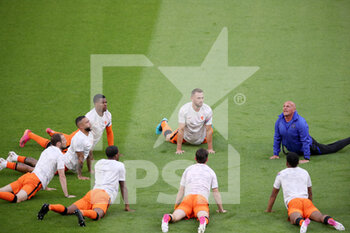 2021-06-14 - Netherlands players warm up before the UEFA Euro 2020, Group C football match between Netherlands and Ukraine on June 13, 2021 at the Johan Cruijff ArenA in Amsterdam, Netherlands - Photo Marcel ter Bals / Orange Pictures / DPPI - UEFA EURO 2020, GROUP C FOOTBALL - NETHERLANDS VS UKRAINE - UEFA EUROPEAN - SOCCER