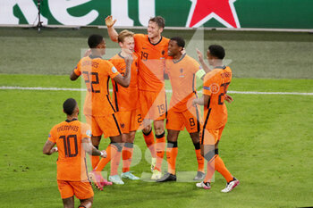 2021-06-14 - Wout Weghorst of the Netherlands celebrates with Frenkie de Jong and Georginio Wijnaldum of the Netherlands after scoring his sides second goal during the UEFA Euro 2020, Group C football match between Netherlands and Ukraine on June 13, 2021 at the Johan Cruijff ArenA in Amsterdam, Netherlands - Photo Marcel ter Bals / Orange Pictures / DPPI - UEFA EURO 2020, GROUP C FOOTBALL - NETHERLANDS VS UKRAINE - UEFA EUROPEAN - SOCCER
