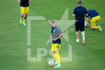 2021-06-14 - Ludwig Augustinsson of Sweden warms up during the UEFA EURO 2020, Group E football match between Spain and Sweden on June 14, 2021 at La Cartuja stadium in Seville, Spain - Photo Joaquin Corchero / Spain DPPI / DPPI - UEFA EURO 2020, GROUP E - SPAIN VS SWEDEN - UEFA EUROPEAN - SOCCER