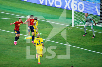 2021-06-14 - Daniel Olmo of Spain heads at goal during the UEFA EURO 2020, Group E football match between Spain and Sweden on June 14, 2021 at La Cartuja stadium in Seville, Spain - Photo Joaquin Corchero / Spain DPPI / DPPI - UEFA EURO 2020, GROUP E - SPAIN VS SWEDEN - UEFA EUROPEAN - SOCCER