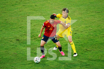 2021-06-14 - Ferran Torres of Spain and Marcus Berg of Sweden during the UEFA EURO 2020, Group E football match between Spain and Sweden on June 14, 2021 at La Cartuja stadium in Seville, Spain - Photo Joaquin Corchero / Spain DPPI / DPPI - UEFA EURO 2020, GROUP E - SPAIN VS SWEDEN - UEFA EUROPEAN - SOCCER