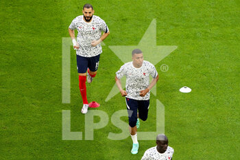 2021-06-15 - Karim Benzema of France, Kylian Mbappe of France warm up during the UEFA Euro 2020, Group F football match between France and Germany on June 15, 2021 at Allianz Arena in Munich, Germany - Photo Andre Weening / Orange Pictures / DPPI - UEFA EURO 2020, GROUP F - FRANCE VS GERMANY - UEFA EUROPEAN - SOCCER