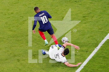 2021-06-15 - Kylian Mbappe of France, Mats Hummels of Germany during the UEFA Euro 2020, Group F football match between France and Germany on June 15, 2021 at Allianz Arena in Munich, Germany - Photo Andre Weening / Orange Pictures / DPPI - UEFA EURO 2020, GROUP F - FRANCE VS GERMANY - UEFA EUROPEAN - SOCCER