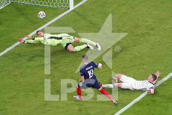 2021-06-15 - Karim Benzema of France scores a goal but it is disallowed for offside during the UEFA Euro 2020, Group F football match between France and Germany on June 15, 2021 at Allianz Arena in Munich, Germany - Photo Andre Weening / Orange Pictures / DPPI - UEFA EURO 2020, GROUP F - FRANCE VS GERMANY - UEFA EUROPEAN - SOCCER