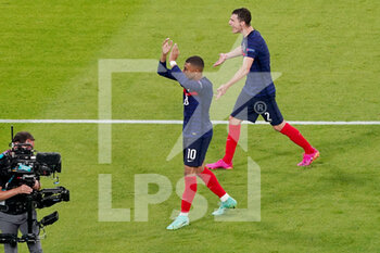 2021-06-15 - Kylian Mbappe, Benjamin Pavard of France at the final whistle during the UEFA Euro 2020, Group F football match between France and Germany on June 15, 2021 at Allianz Arena in Munich, Germany - Photo Andre Weening / Orange Pictures / DPPI - UEFA EURO 2020, GROUP F - FRANCE VS GERMANY - UEFA EUROPEAN - SOCCER