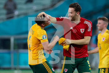 2021-06-16 - Ben Davies of Wales and Tom Lockyer of Wales celebrate at the final whistle during the UEFA Euro 2020, Group A football match between Turkey and Wales on June 16, 2021 at Baku Olympic Stadium in Baku, Azerbaijan - Photo Orange Pictures / DPPI - UEFA EURO 2020, GROUP A - TURKEY VS WALES - UEFA EUROPEAN - SOCCER