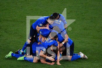 2021-06-16 - Manuel Locatelli of Italy celebrated by his companions after scoring goal 2-0 during the UEFA Euro 2020 Group A - Italy vs Switzerland at the Olimpic Stadium in Rome. - UEFA EURO 2020 GROUP A - ITALY VS SWITZERLAND - UEFA EUROPEAN - SOCCER