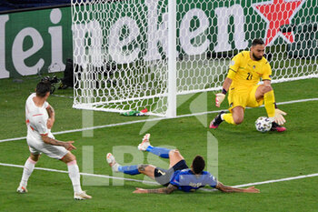 2021-06-16 - Gianluigi Donnarumma of Italy seen in action during the UEFA Euro 2020 Group A - Italy vs Switzerland at the Olimpic Stadium in Rome. - UEFA EURO 2020 GROUP A - ITALY VS SWITZERLAND - UEFA EUROPEAN - SOCCER