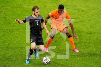 2021-06-17 - Andreas Ulmer of Austria and Denzel Dumfries of the Netherlands during the UEFA Euro 2020, Group C football match between Netherlands and Austria on June 17, 2021 at the Johan Cruijff ArenA in Amsterdam, Netherlands - Photo Andre Weening / Orange Pictures / DPPI - UEFA EURO 2020, GROUP C - NETHERLANDS VS AUSTRIA - UEFA EUROPEAN - SOCCER