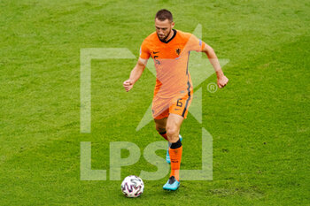2021-06-17 - Stefan de Vrij of the Netherlands during the UEFA Euro 2020, Group C football match between Netherlands and Austria on June 17, 2021 at the Johan Cruijff ArenA in Amsterdam, Netherlands - Photo Andre Weening / Orange Pictures / DPPI - UEFA EURO 2020, GROUP C - NETHERLANDS VS AUSTRIA - UEFA EUROPEAN - SOCCER