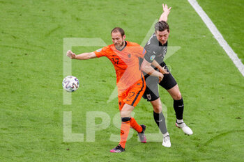 2021-06-17 - Daley Blind of the Netherlands, Michael Gregoritsch of Austria during the UEFA Euro 2020, Group C football match between Netherlands and Austria on June 17, 2021 at the Johan Cruijff ArenA in Amsterdam, Netherlands - Photo Marcel ter Bals / Orange Pictures / DPPI - UEFA EURO 2020, GROUP C - NETHERLANDS VS AUSTRIA - UEFA EUROPEAN - SOCCER