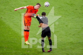 2021-06-17 - Wout Weghorst of the Netherlands, David Alaba of Austria during the UEFA Euro 2020, Group C football match between Netherlands and Austria on June 17, 2021 at the Johan Cruijff ArenA in Amsterdam, Netherlands - Photo Marcel ter Bals / Orange Pictures / DPPI - UEFA EURO 2020, GROUP C - NETHERLANDS VS AUSTRIA - UEFA EUROPEAN - SOCCER