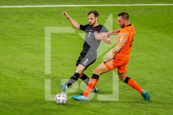 2021-06-17 - Andreas Ulmer of Austria, Stefan de Vrij of the Netherlands during the UEFA Euro 2020, Group C football match between Netherlands and Austria on June 17, 2021 at the Johan Cruijff ArenA in Amsterdam, Netherlands - Photo Marcel ter Bals / Orange Pictures / DPPI - UEFA EURO 2020, GROUP C - NETHERLANDS VS AUSTRIA - UEFA EUROPEAN - SOCCER
