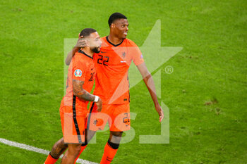2021-06-17 - Denzel Dumfries of the Netherlands is celebrating his goal with Memphis Depay during the UEFA Euro 2020, Group C football match between Netherlands and Austria on June 17, 2021 at the Johan Cruijff ArenA in Amsterdam, Netherlands - Photo Marcel ter Bals / Orange Pictures / DPPI - UEFA EURO 2020, GROUP C - NETHERLANDS VS AUSTRIA - UEFA EUROPEAN - SOCCER