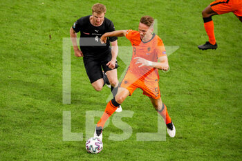 2021-06-17 - Martin Hinteregger of Austria, Luuk de Jong of the Netherlands during the UEFA Euro 2020, Group C football match between Netherlands and Austria on June 17, 2021 at the Johan Cruijff ArenA in Amsterdam, Netherlands - Photo Marcel ter Bals / Orange Pictures / DPPI - UEFA EURO 2020, GROUP C - NETHERLANDS VS AUSTRIA - UEFA EUROPEAN - SOCCER