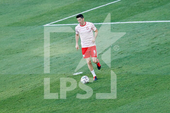 2021-06-19 - Robert Lewandowski of Poland warms up during the UEFA Euro 2020, Group E football match between Spain and Poland on June 19, 2021 at La Cartuja stadium in Seville, Spain - Photo Joaquin Corchero / Spain DPPI / DPPI - UEFA EURO 2020, GROUP E - SPAIN VS POLAND - UEFA EUROPEAN - SOCCER