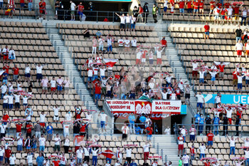2021-06-19 - Fans of Poland during the UEFA Euro 2020, Group E football match between Spain and Poland on June 19, 2021 at La Cartuja stadium in Seville, Spain - Photo Joaquin Corchero / Spain DPPI / DPPI - UEFA EURO 2020, GROUP E - SPAIN VS POLAND - UEFA EUROPEAN - SOCCER
