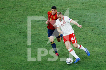2021-06-19 - Tymoteusz Puchacz of Poland and Gerard Moreno of Spain during the UEFA Euro 2020, Group E football match between Spain and Poland on June 19, 2021 at La Cartuja stadium in Seville, Spain - Photo Joaquin Corchero / Spain DPPI / DPPI - UEFA EURO 2020, GROUP E - SPAIN VS POLAND - UEFA EUROPEAN - SOCCER