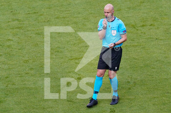 2021-06-19 - Referee Anthony Taylor during the UEFA Euro 2020, Group F football match between Portugal and Germany on June 19, 2021 at Allianz Arena in Munich, Germany - Photo Andre Weening / Orange Pictures / DPPI - UEFA EURO 2020, GROUP F - PORTUGAL VS GERMANY - UEFA EUROPEAN - SOCCER