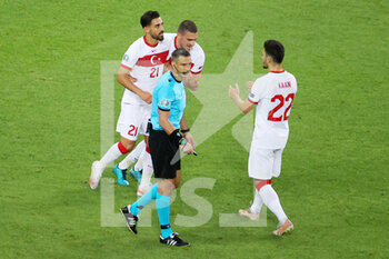 2021-06-20 - Irfan Can Kahveci of Turkey celebrating his goal with his teammates during the UEFA Euro 2020, Group A football match between Switzerland and Turkey on June 20, 2021 at Baku Olympic Stadium in Baku, Azerbaijan - Photo Orange Pictures / DPPI - UEFA EURO 2020, GROUP A - SWITZERLAND VS TURKEY - UEFA EUROPEAN - SOCCER