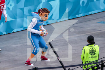 2021-06-21 - Mascot Skillzy of Uefa Euro2020 during the UEFA Euro 2020, Group C football match between North Macedonia and Netherlands on June 21, 2021 at the Johan Cruijff ArenA in Amsterdam, Netherlands - Photo Marcel ter Bals / Orange Pictures / DPPI - UEFA EURO 2020, GROUP C - NORTH MACEDONIA VS NETHERLANDS - UEFA EUROPEAN - SOCCER