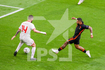 2021-06-21 - Memphis Depay of the Netherlands scores a goal, Darko Velkovski of North Macedonia during the UEFA Euro 2020, Group C football match between North Macedonia and Netherlands on June 21, 2021 at the Johan Cruijff ArenA in Amsterdam, Netherlands - Photo Marcel ter Bals / Orange Pictures / DPPI - UEFA EURO 2020, GROUP C - NORTH MACEDONIA VS NETHERLANDS - UEFA EUROPEAN - SOCCER